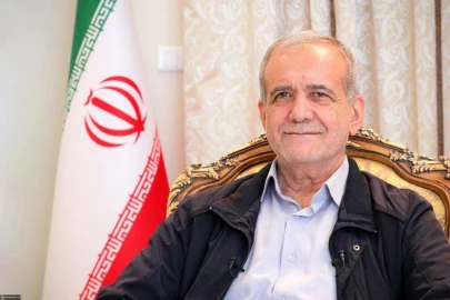 رئیس جمهور اسلامی ایران:با پشتوانه دانشمندانمان کشور را خواهیم ساخت، غنی سازی با قدرت ادامه دارد